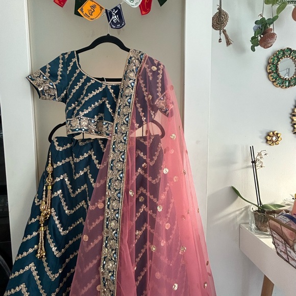 Desi Dress/Sari Set - Picture 2 of 4